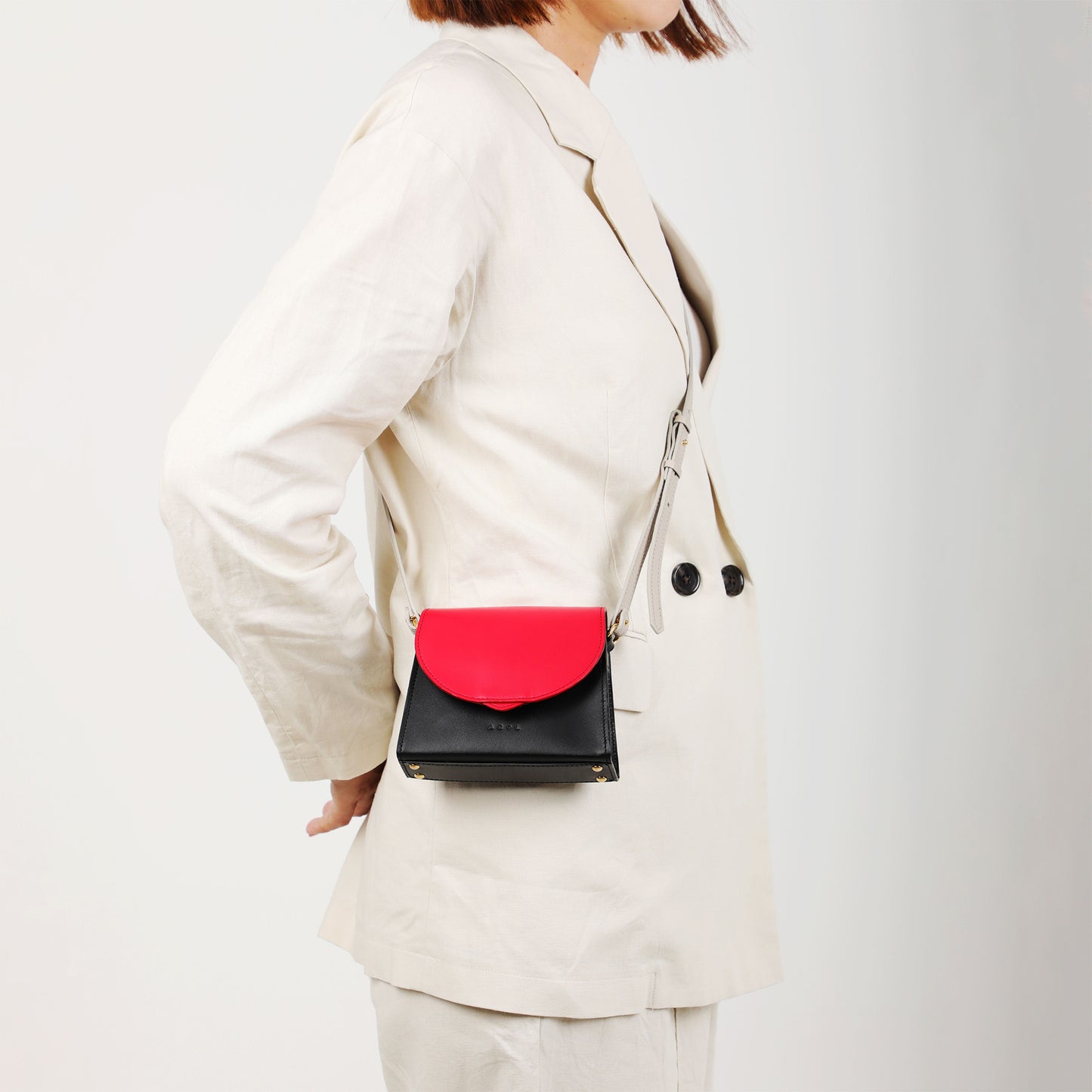 Round flap / ラウンドフラップ